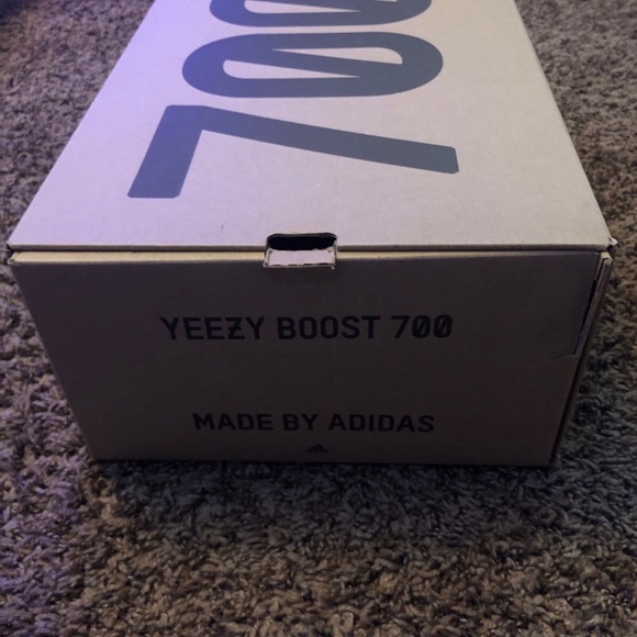 Yeezy 700 v1 inertia (used) - Picture 3 of 9